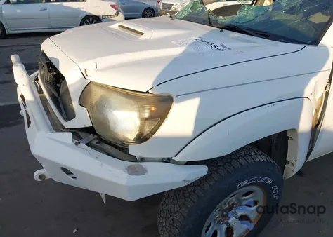 2014 Toyota Tacoma Base V6 z USA, uszkodzony, nr VIN 5TFLU4EN5EX107301